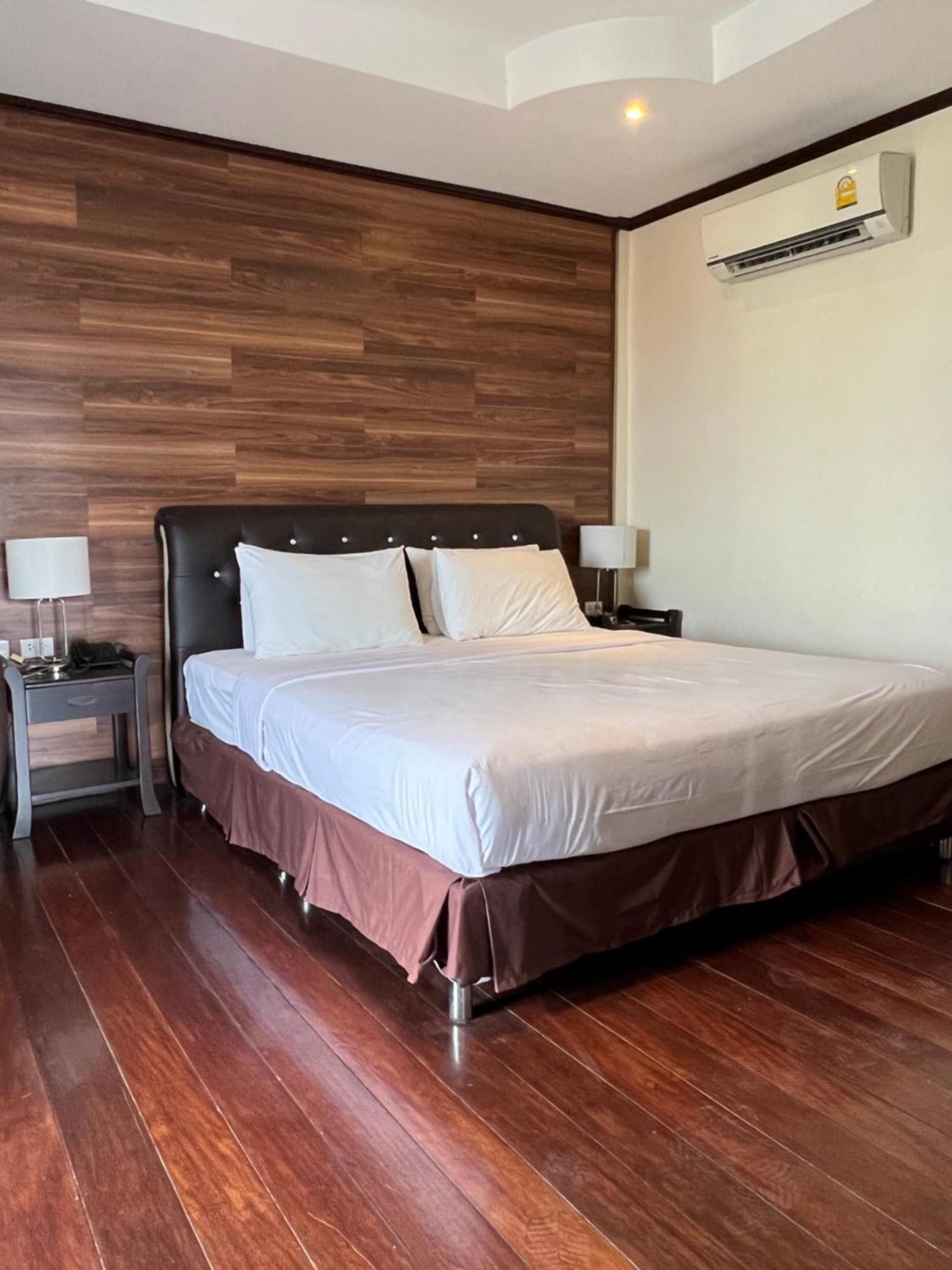 Lewiinski'S Hotel Pattaya Extérieur photo